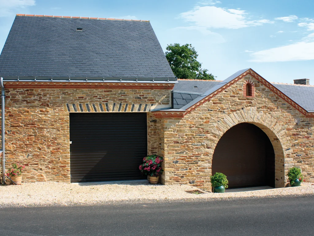 Menuisier en seine et marne, pose de portes de garage enroulables Mitry Mory